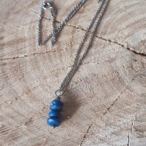 Pendentif perles bleues