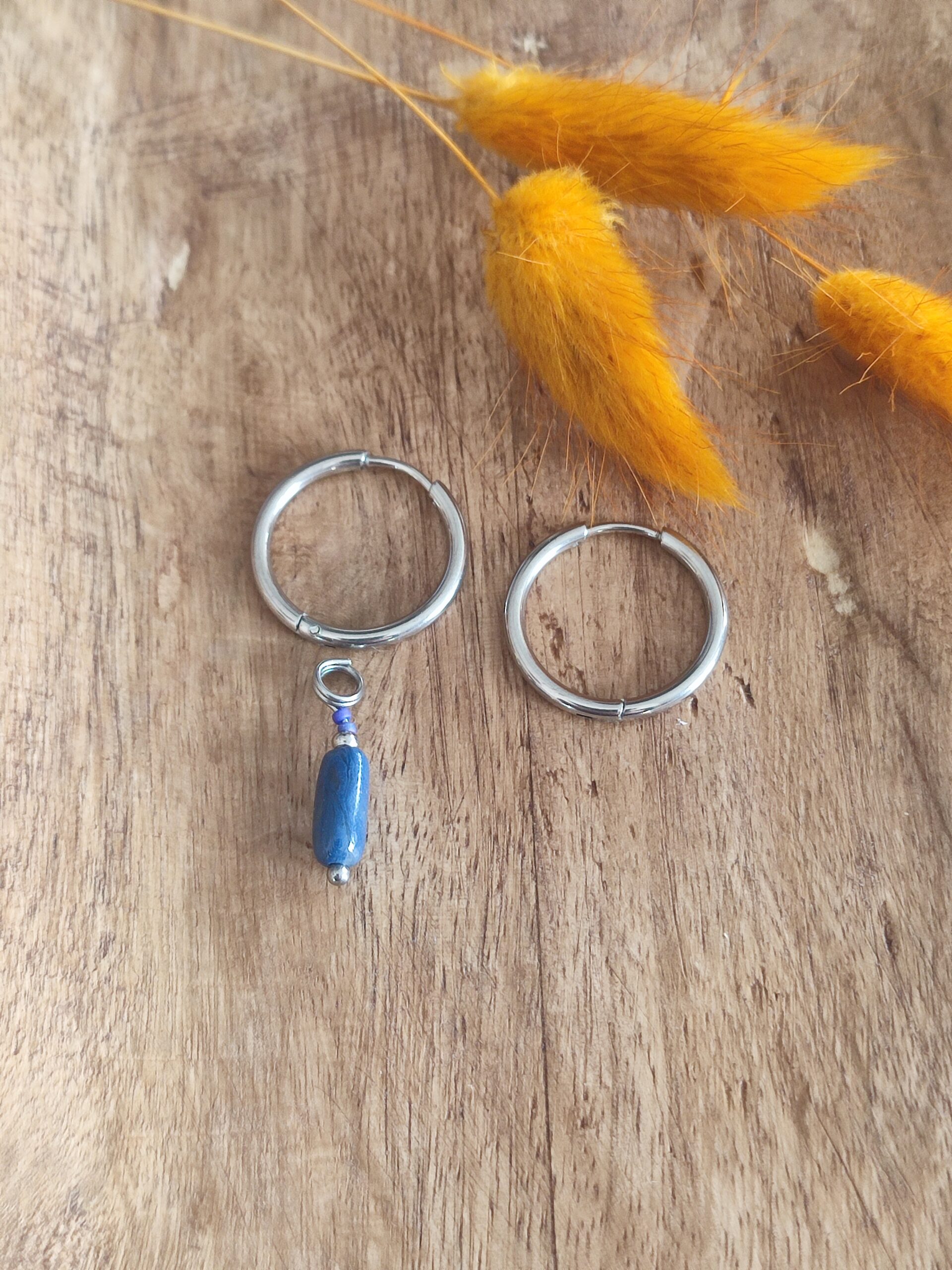 Mini pampille tube bleu (Plusieurs variantes) – Image 3